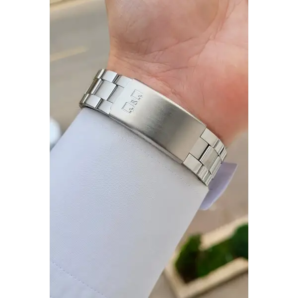 Kadranı Lacivert Kordonu Gümüş Renk 40,5 mm İç Göstergeleri Aktif Erkek Kol Saati