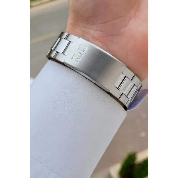 Kadranı Lacivert Kordonu Gümüş Renk 43 mm İç Göstergeleri Aktif Erkek Kol Saati