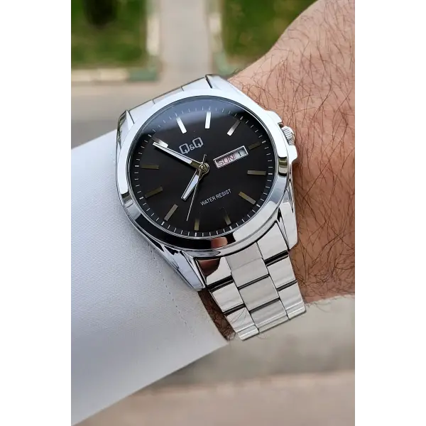 Kadranı Siyah Kordonu Gümüş Renk 40,5 mm İç Göstergeleri Aktif Erkek Kol Saati