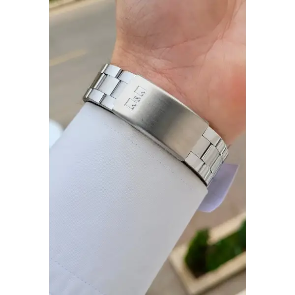 Kadranı Siyah Kordonu Gümüş Renk 40,5 mm İç Göstergeleri Aktif Erkek Kol Saati