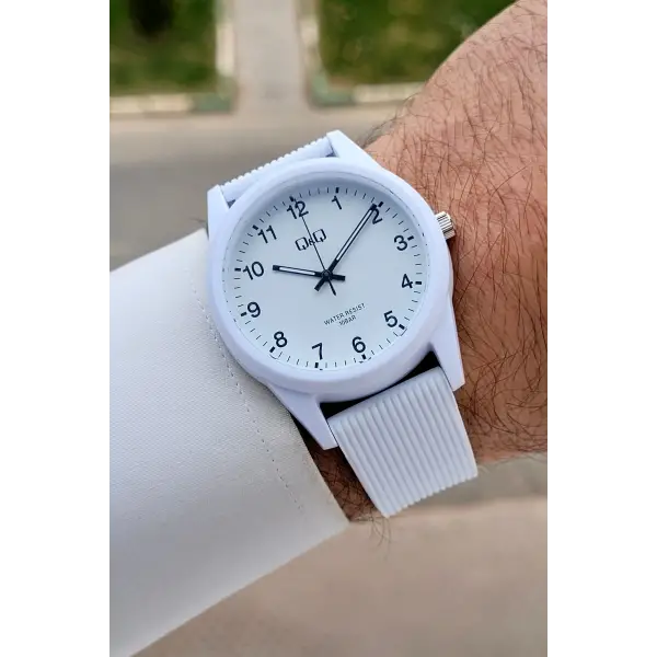 Beyaz Renk 40 Mm Su Geçirmez Rakamlı Erkek Kol Saati