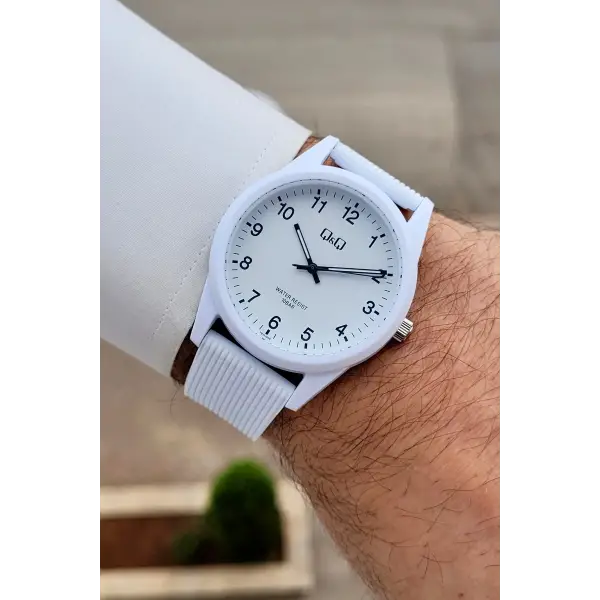 Beyaz Renk 40 Mm Su Geçirmez Rakamlı Erkek Kol Saati