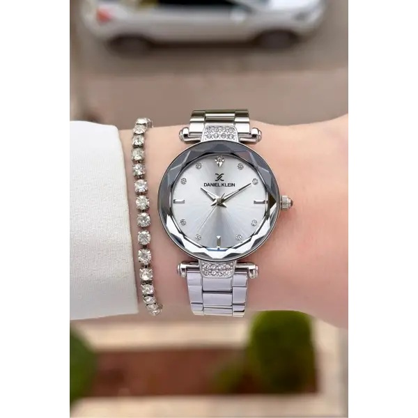 Gümüş Renk Kesme Camlı Kadın Kol Saati Ve Bileklik