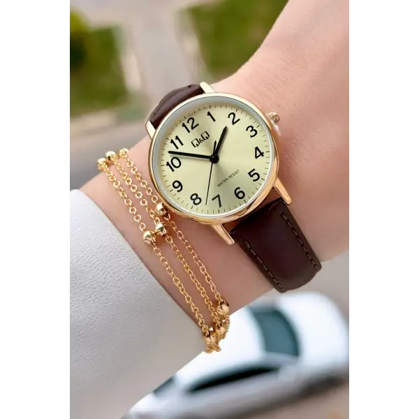 Kasası Gold Kordonu Kahverengi Renk 30,5 Mm Rakamlı Kadın Kol Saati ve Hediye Bileklik