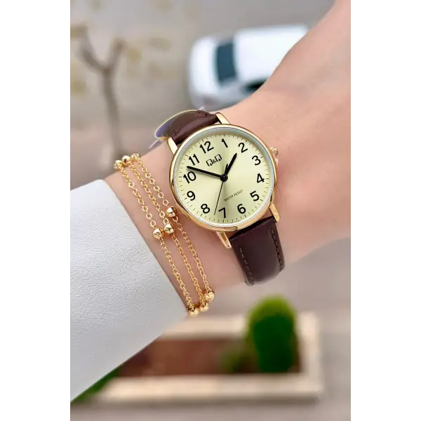 Kasası Gold Kordonu Kahverengi Renk 30,5 Mm Rakamlı Kadın Kol Saati ve Hediye Bileklik