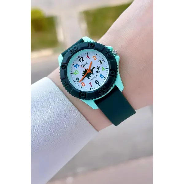 Yeşil Renk 35 Mm Dinazor Figürlü Su Geçirmez Rakamlı Çoçuk Kol Saati