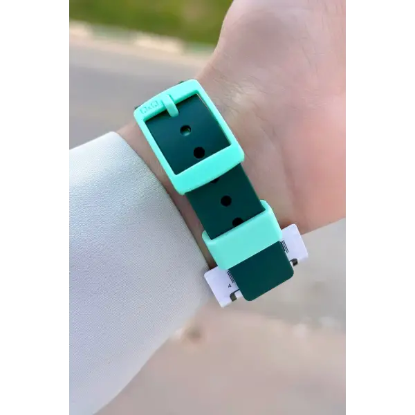 Yeşil Renk 35 Mm Dinazor Figürlü Su Geçirmez Rakamlı Çoçuk Kol Saati