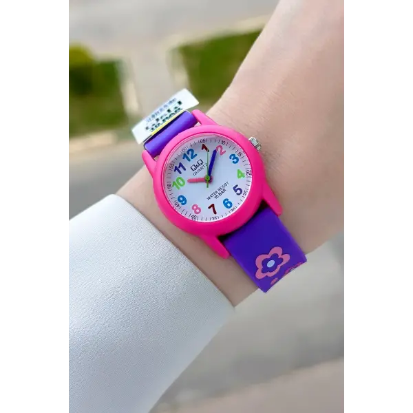 Pembe Mor Renk 30 Mm Çiçek Figürlü Su Geçirmez Rakamlı Çoçuk Kol Saati