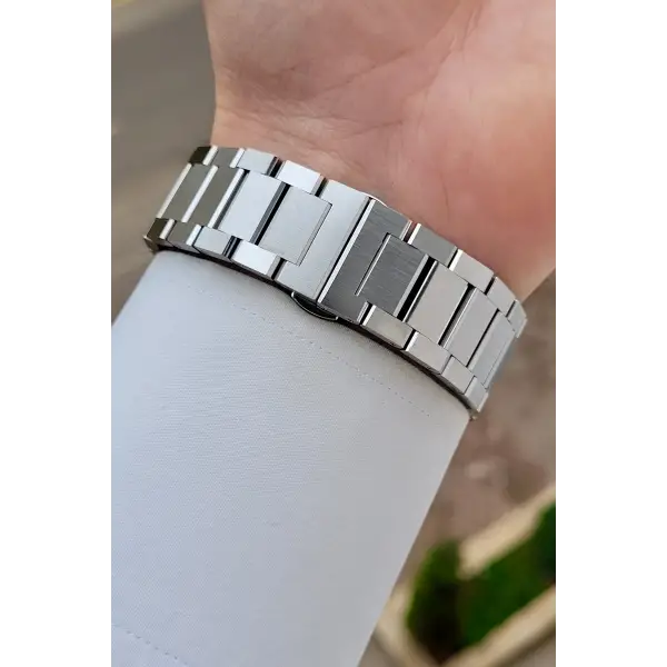 Kadranı Siyah Kordonu Gümüş Renk 42 mm İç Göstergeleri Aktif Erkek Kol Saati