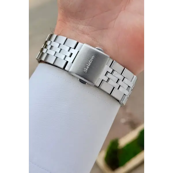 Kadranı Lacivert Kordonu Gümüş Renk Otomatik 43 mm İç Göstergeleri Aktif Erkek Kol Saati