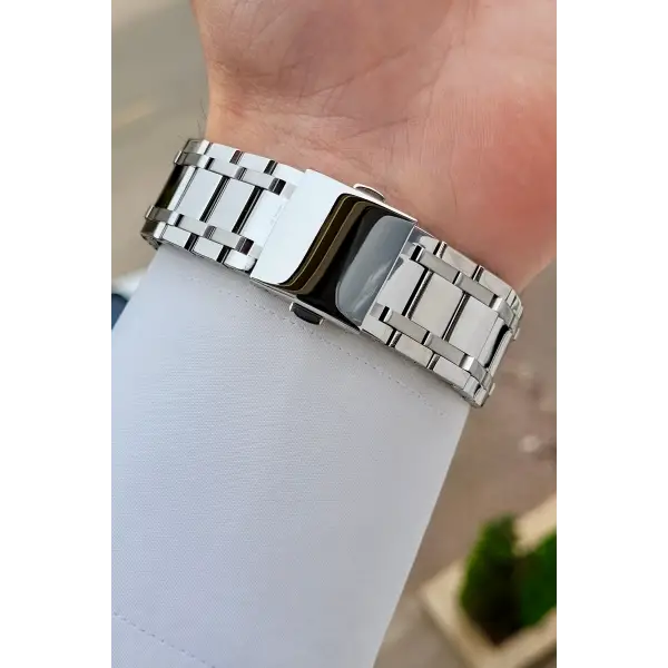 Kadranı Lacivert Kordonu Gümüş Renk 42 mm İç Göstergeleri Aktif Erkek Kol Saati