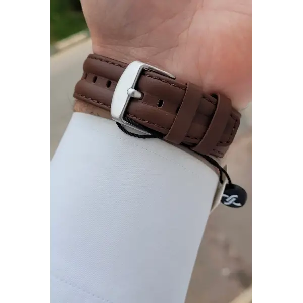 Kasası Gümüş Kordonu Kahverengi Renk 42 mm Takvimli Erkek Kol Saati