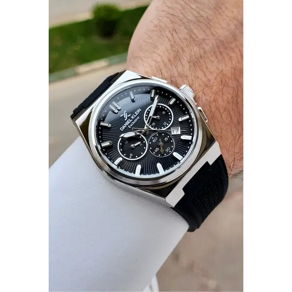 Kasası Gümüş Kordonu Siyah Renk 44 mm İç Göstergeleri Aktif Erkek Kol Saati