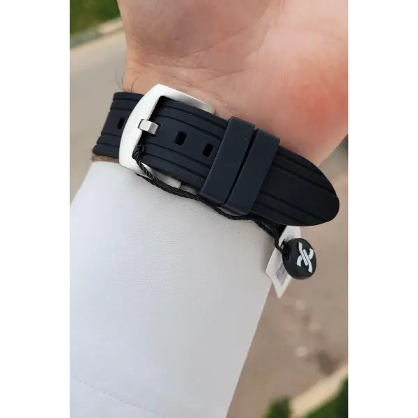 Kasası Gümüş Kordonu Siyah Renk 46 mm İç Göstergeleri Aktif Erkek Kol Saati