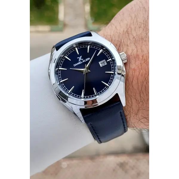 Kasası Gümüş Kordonu Lacivert Renk 42 mm Takvimli Erkek Kol Saati