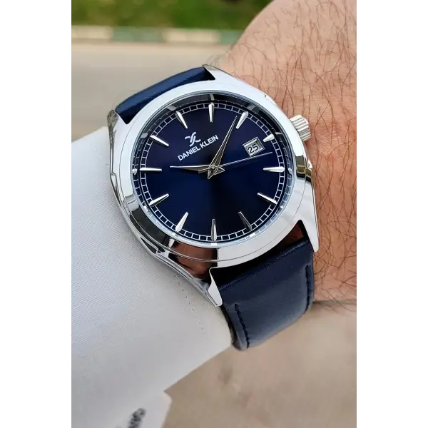 Kasası Gümüş Kordonu Lacivert Renk 42 mm Takvimli Erkek Kol Saati