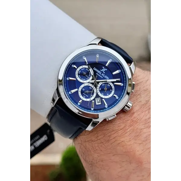 Kasası Gümüş Kordonu Lacivert Renk 43 mm İç Göstergeleri Aktif Erkek Kol Saati