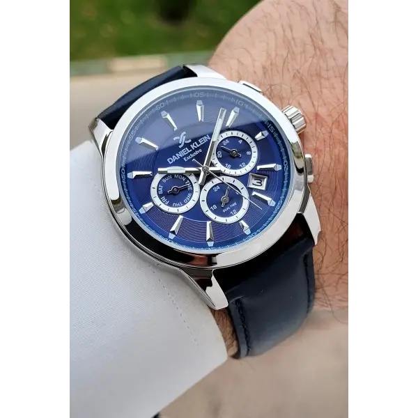 Kasası Gümüş Kordonu Lacivert Renk 43 mm İç Göstergeleri Aktif Erkek Kol Saati