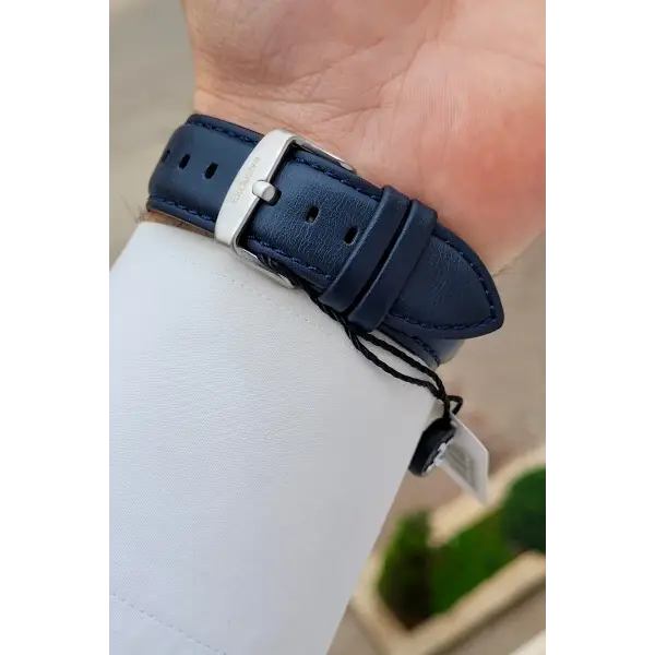 Kasası Gümüş Kordonu Lacivert Renk 43 mm İç Göstergeleri Aktif Erkek Kol Saati