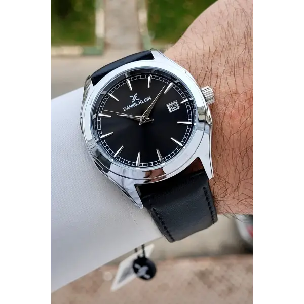 Kasası Gümüş Kordonu Siyah Renk 42 mm Takvimli Erkek Kol Saati