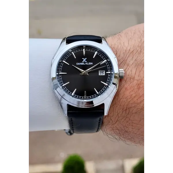 Kasası Gümüş Kordonu Siyah Renk 42 mm Takvimli Erkek Kol Saati