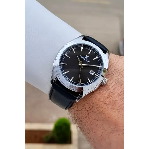 Kasası Gümüş Kordonu Siyah Renk 42 mm Takvimli Erkek Kol Saati