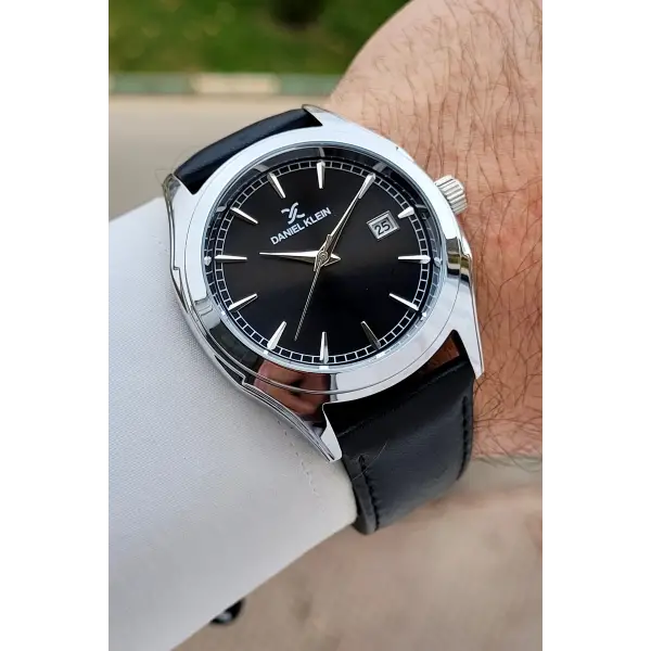 Kasası Gümüş Kordonu Siyah Renk 42 mm Takvimli Erkek Kol Saati
