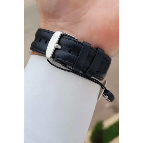 Kasası Gümüş Kordonu Siyah Renk 42 mm Takvimli Erkek Kol Saati