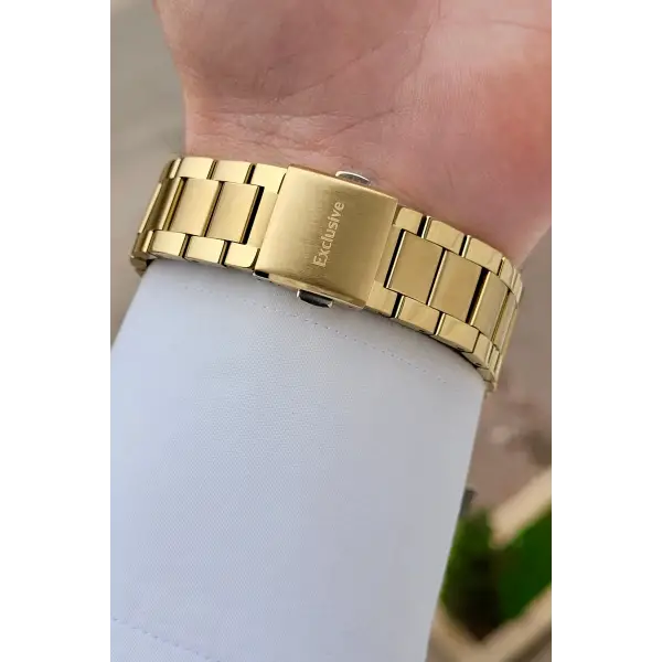 Kadranı Siyah Kordonu Gold Renk 39 mm İç Göstergeleri Aktif Erkek Kol Saati