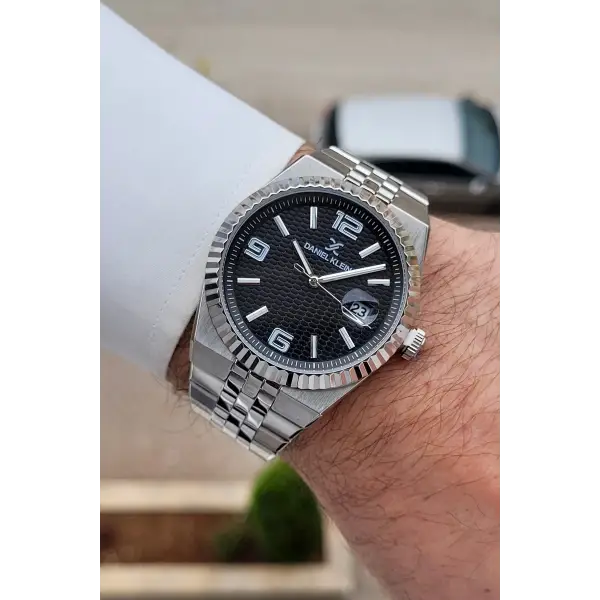 Kadranı Siyah Kordonu Gümüş Renk 41 mm Takvimli Erkek Kol Saati