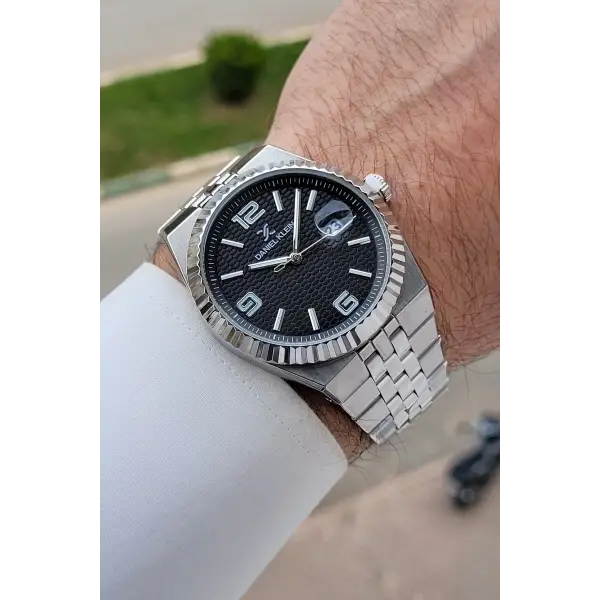 Kadranı Siyah Kordonu Gümüş Renk 41 mm Takvimli Erkek Kol Saati