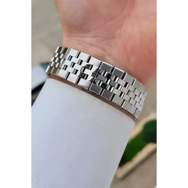 Kadranı Siyah Kordonu Gümüş Renk 41 mm Takvimli Erkek Kol Saati