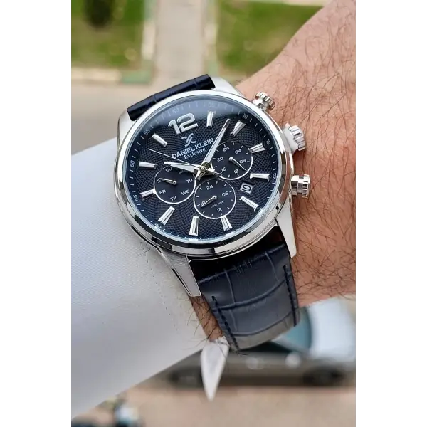 Kasası Gümüş Kordonu Lacivert Renk 43 Mm İç Göstergeleri Aktif Erkek Kol Saati