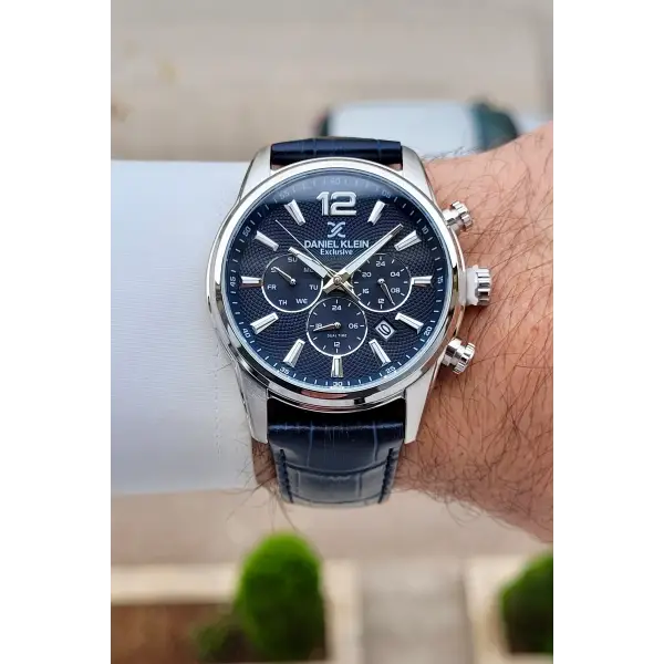 Kasası Gümüş Kordonu Lacivert Renk 43 Mm İç Göstergeleri Aktif Erkek Kol Saati