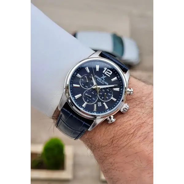 Kasası Gümüş Kordonu Lacivert Renk 43 Mm İç Göstergeleri Aktif Erkek Kol Saati