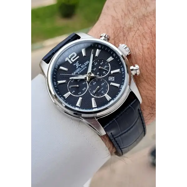 Kasası Gümüş Kordonu Lacivert Renk 43 Mm İç Göstergeleri Aktif Erkek Kol Saati