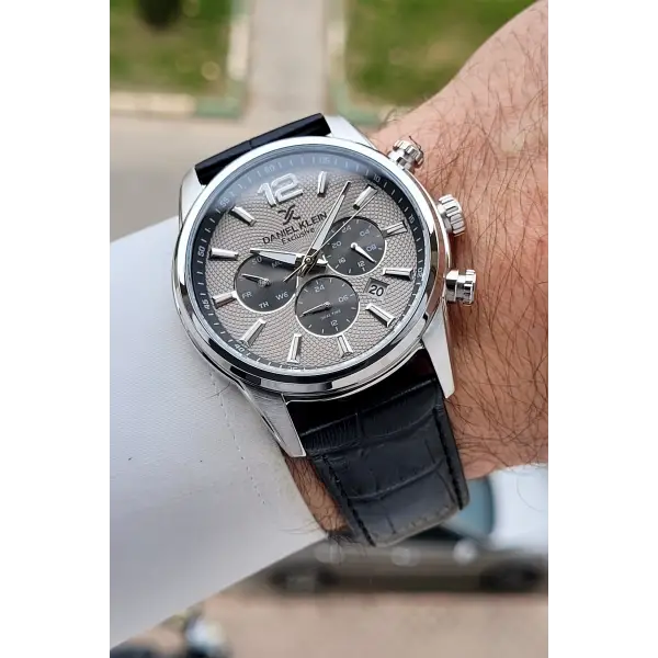 Kadranı Kahverengi Kordonu Siyah Renk 43 Mm İç Göstergeleri Aktif Erkek Kol Saati