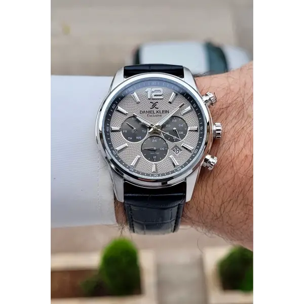 Kadranı Kahverengi Kordonu Siyah Renk 43 Mm İç Göstergeleri Aktif Erkek Kol Saati