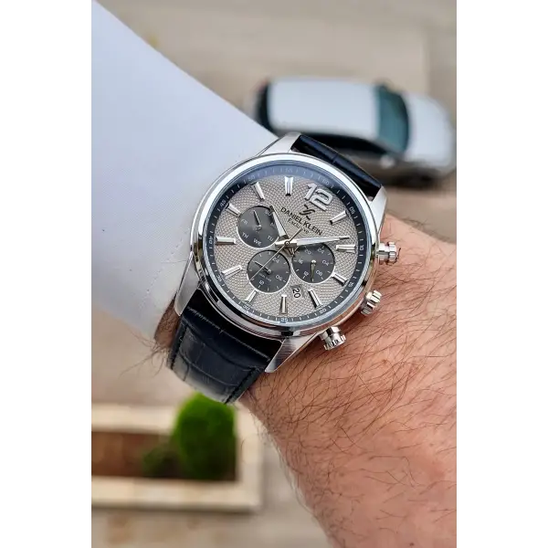 Kadranı Kahverengi Kordonu Siyah Renk 43 Mm İç Göstergeleri Aktif Erkek Kol Saati