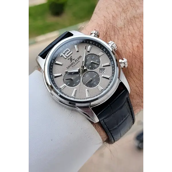 Kadranı Kahverengi Kordonu Siyah Renk 43 Mm İç Göstergeleri Aktif Erkek Kol Saati