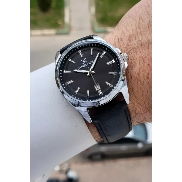 Kasası Gümüş Kordonu Siyah Renk 42 mm Takvimli Erkek Kol Saati