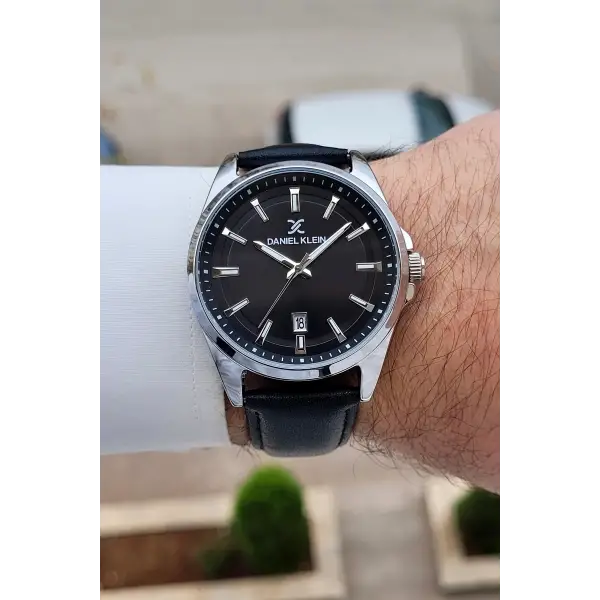 Kasası Gümüş Kordonu Siyah Renk 42 mm Takvimli Erkek Kol Saati