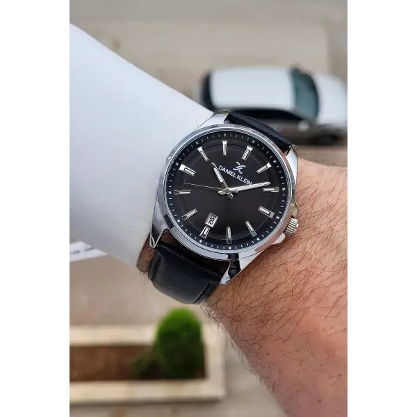 Kasası Gümüş Kordonu Siyah Renk 42 mm Takvimli Erkek Kol Saati