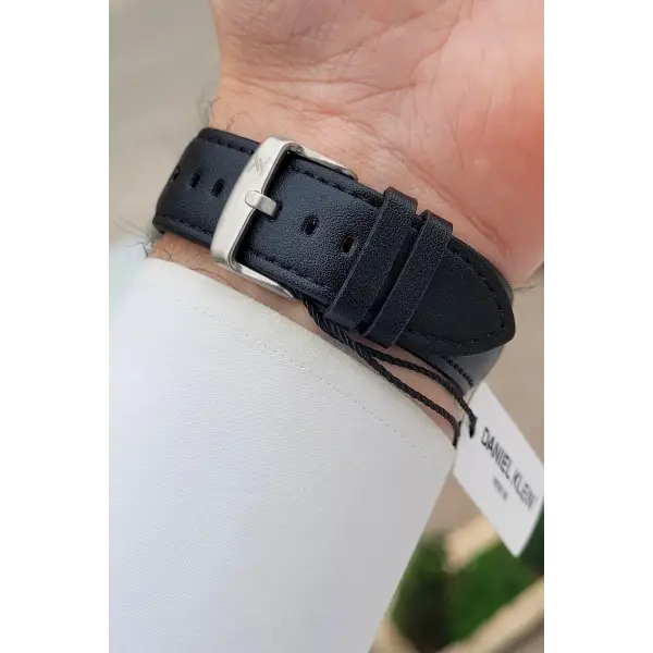 Kasası Gümüş Kordonu Siyah Renk 42 mm Takvimli Erkek Kol Saati
