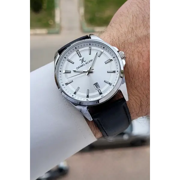 Gümüş Renk 42 mm Takvimli Erkek Kol Saati