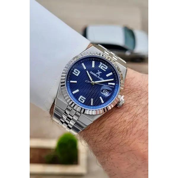 Kadranı Lacivert Kordonu Gümüş Renk 41 mm Takvimli Erkek Kol Saati