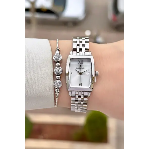 Gümüş Renk 26 mm Kadın Kol Saati ve Hediye Bileklik