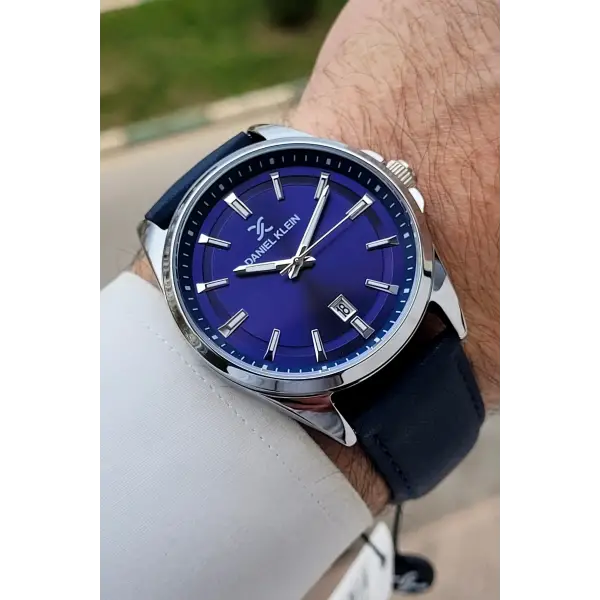 Kasası Gümüş Kordonu Lacivert Renk 42 mm Takvimli Erkek Kol Saati