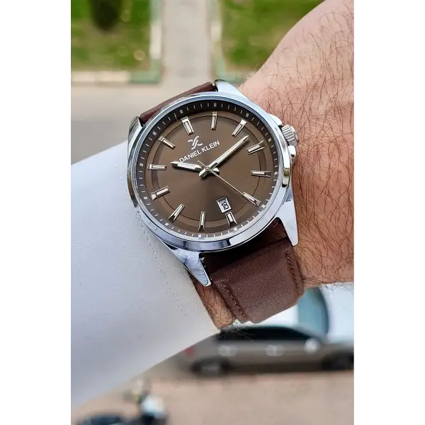 Kasası Gümüş Kordonu Kahverengi Renk 42 mm Takvimli Erkek Kol Saati