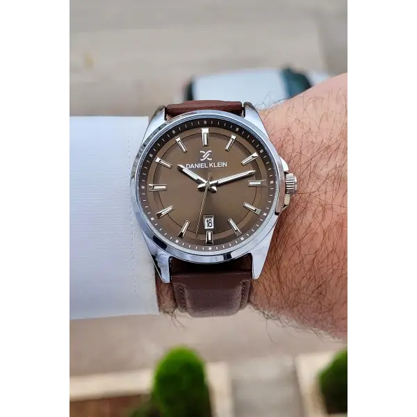 Kasası Gümüş Kordonu Kahverengi Renk 42 mm Takvimli Erkek Kol Saati